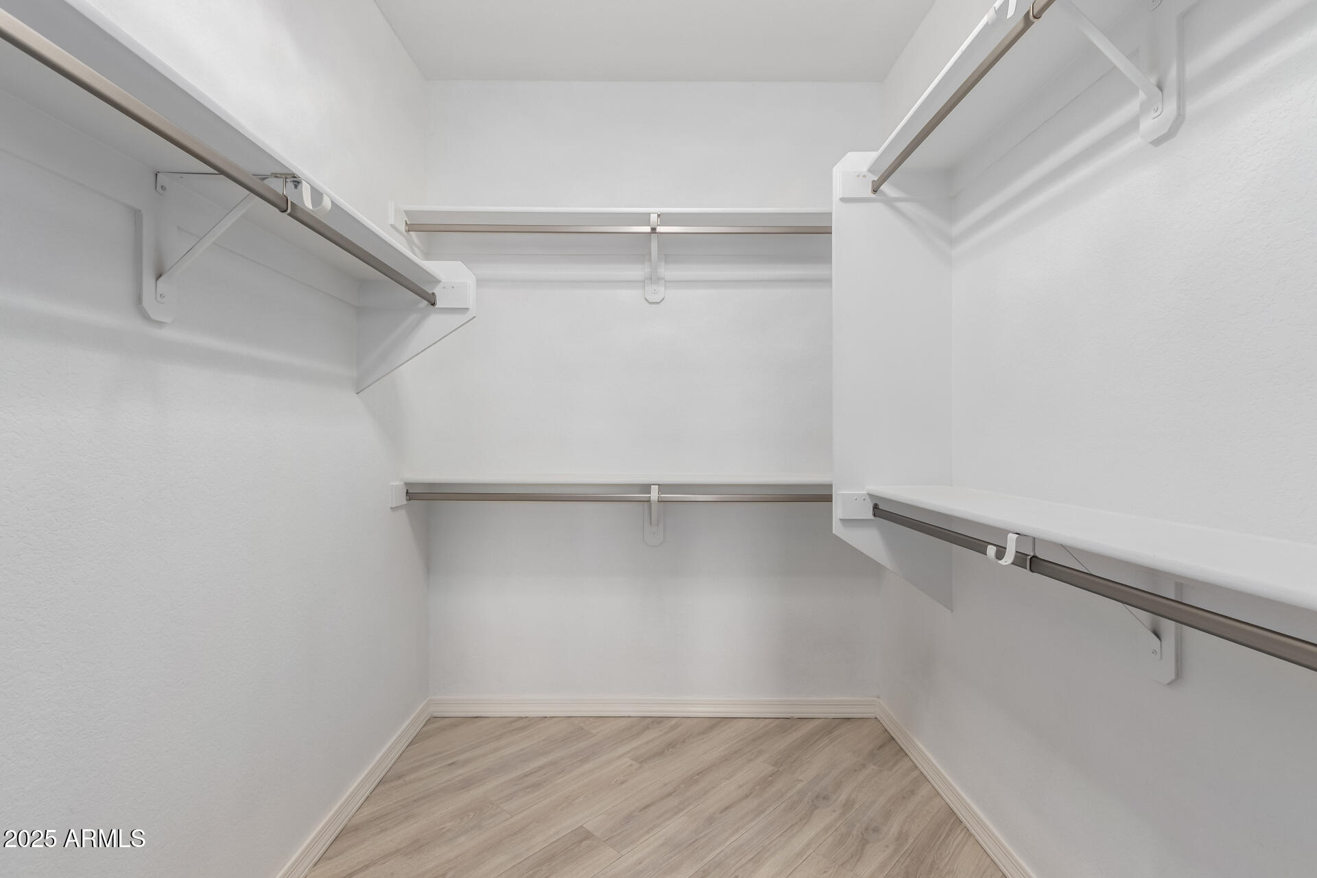 15221 N CLUBGATE Drive, 1071