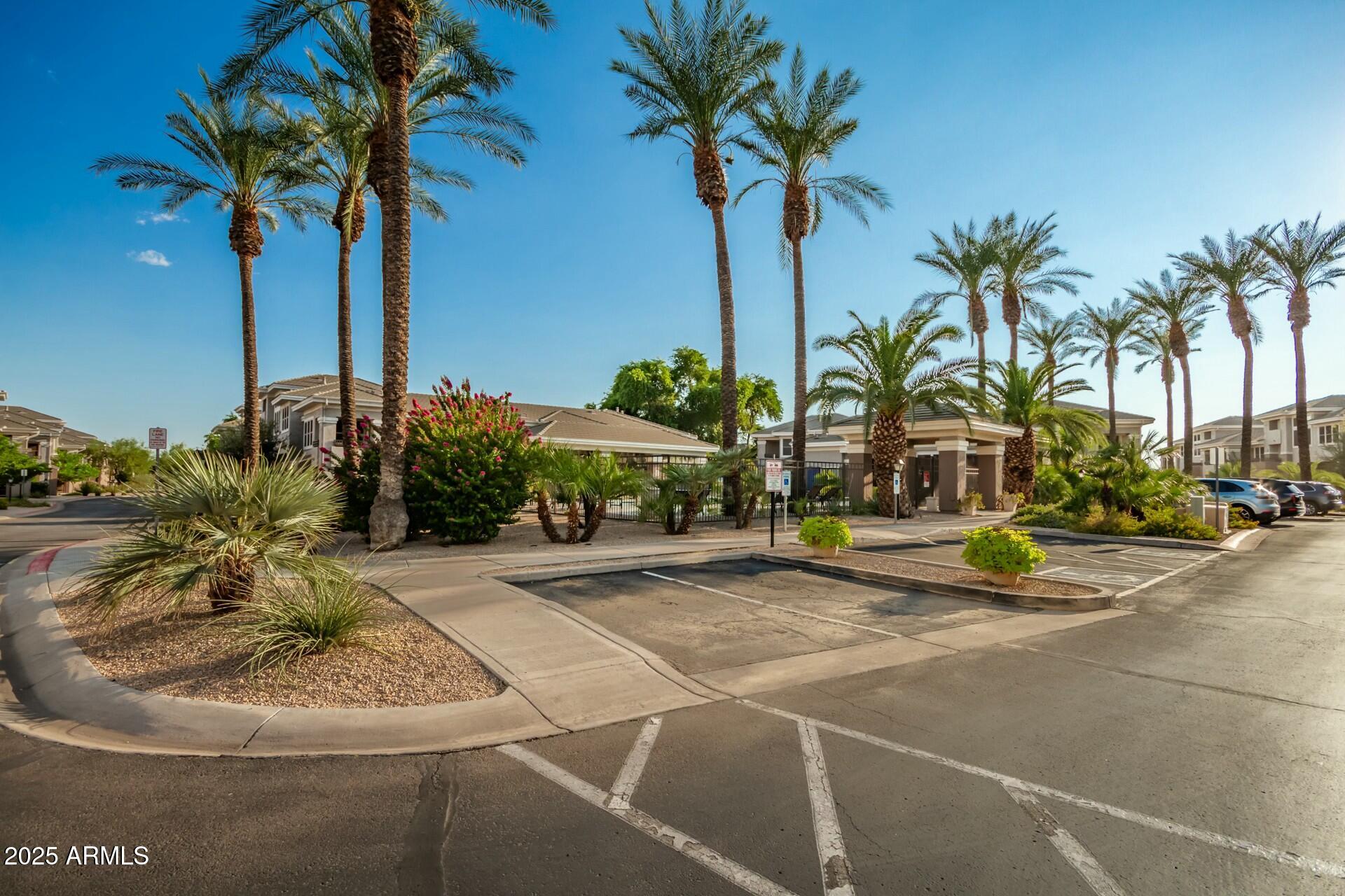 15221 N CLUBGATE Drive, 1071