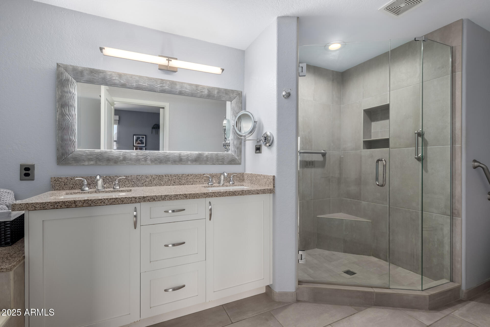 15221 N CLUBGATE Drive, 1071