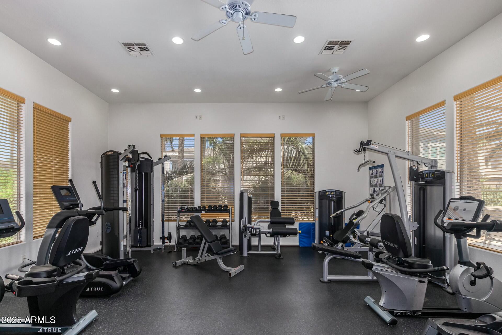 15221 N CLUBGATE Drive, 1071