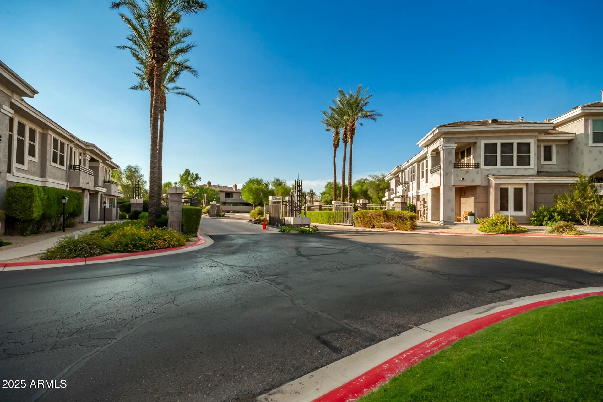 15221 N CLUBGATE Drive, 1071