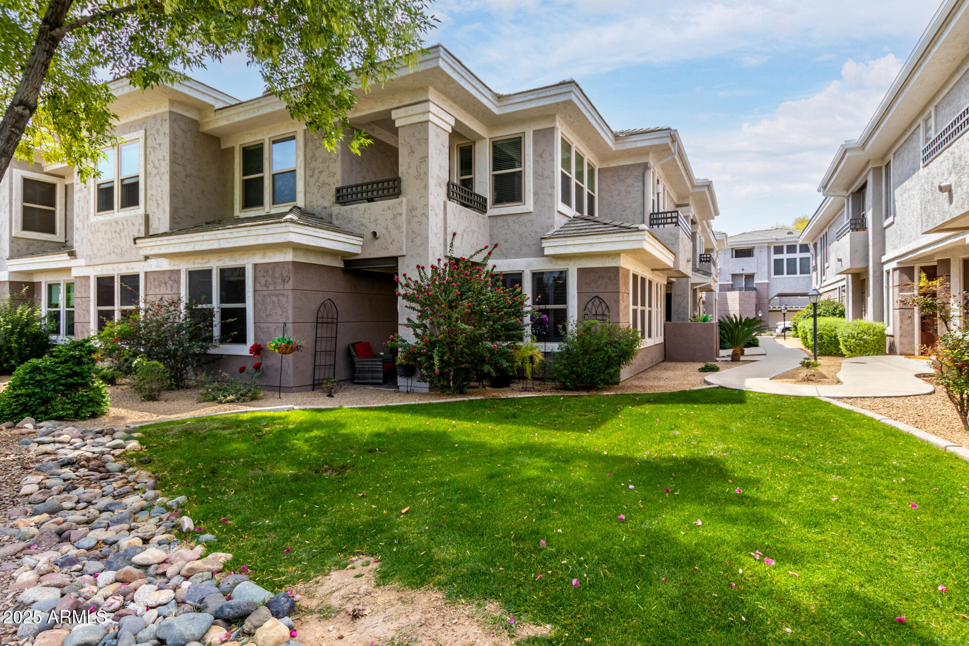 15221 N CLUBGATE Drive, 1071