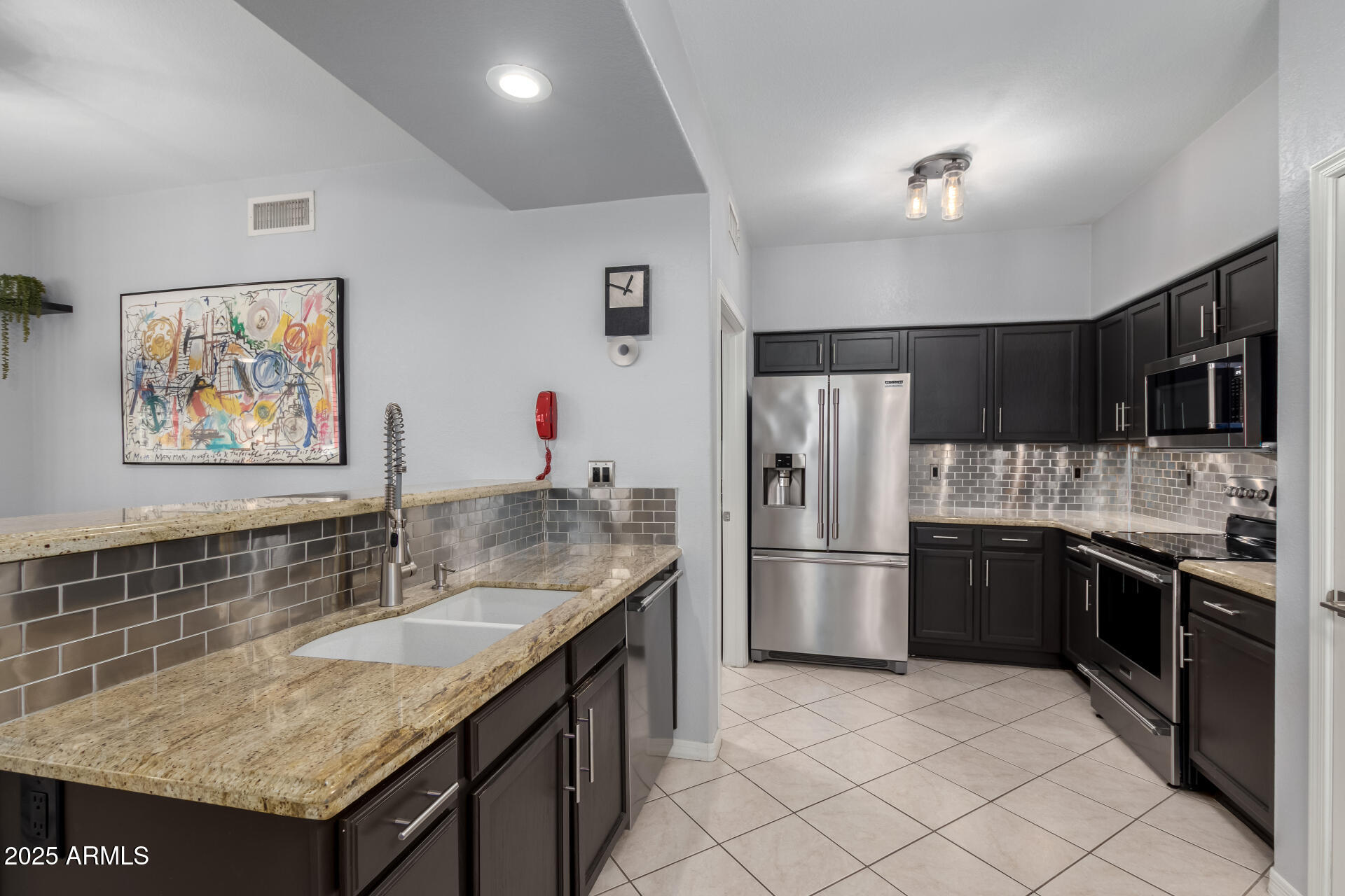 15221 N CLUBGATE Drive, 1071