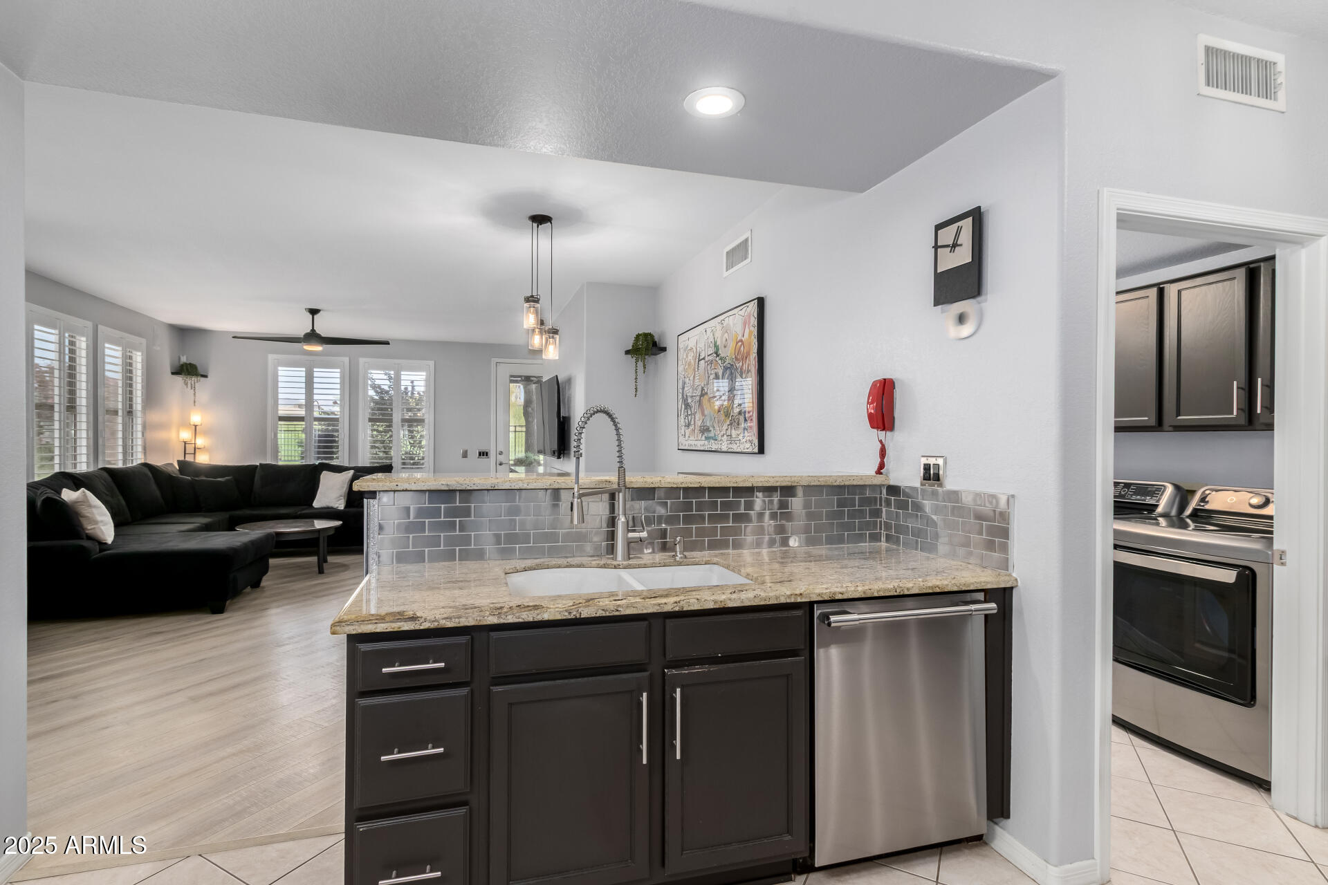 15221 N CLUBGATE Drive, 1071