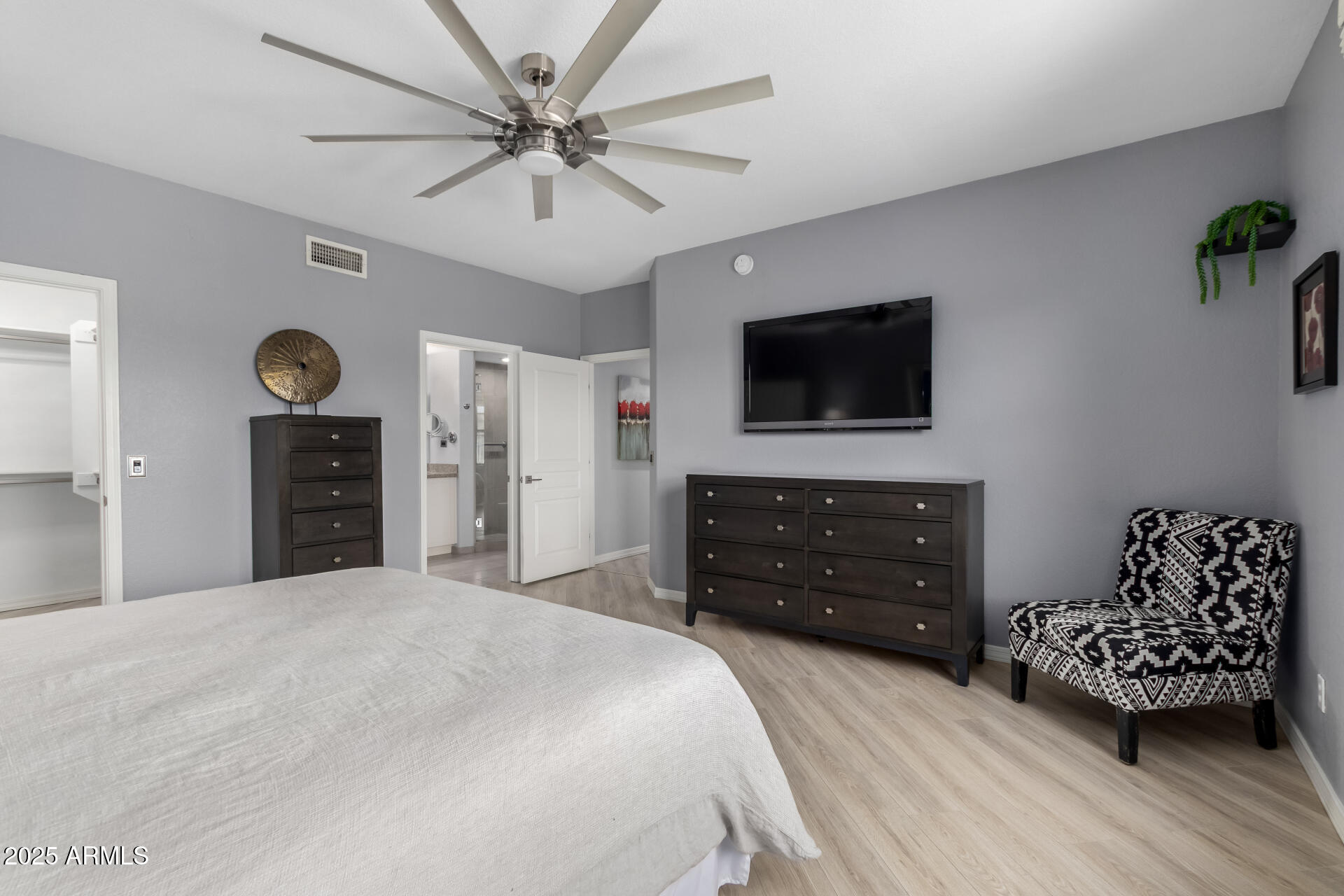 15221 N CLUBGATE Drive, 1071