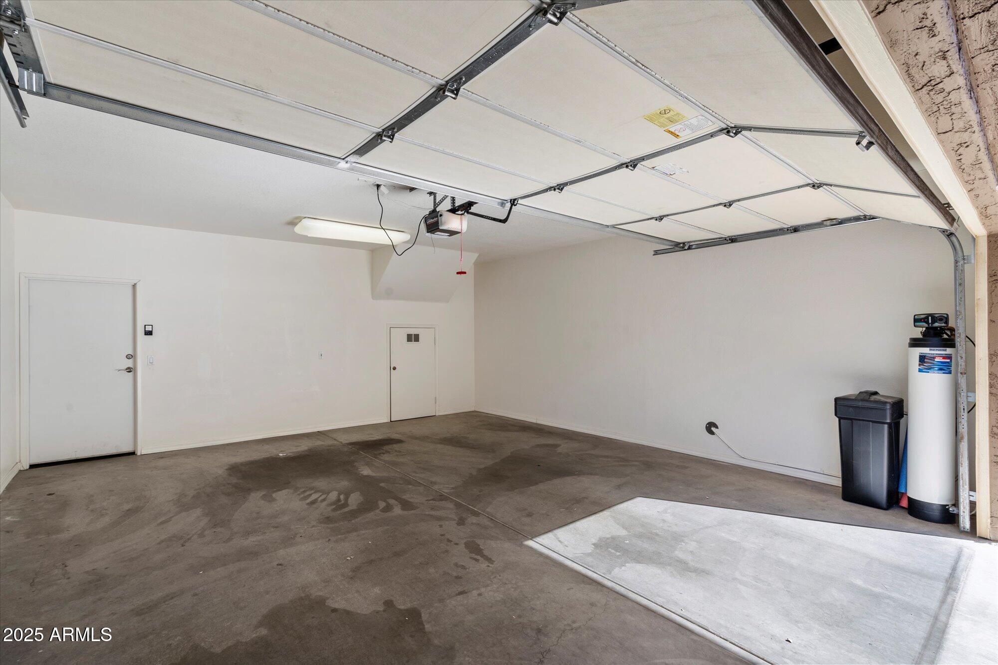 15221 N Clubgate Drive, 2082