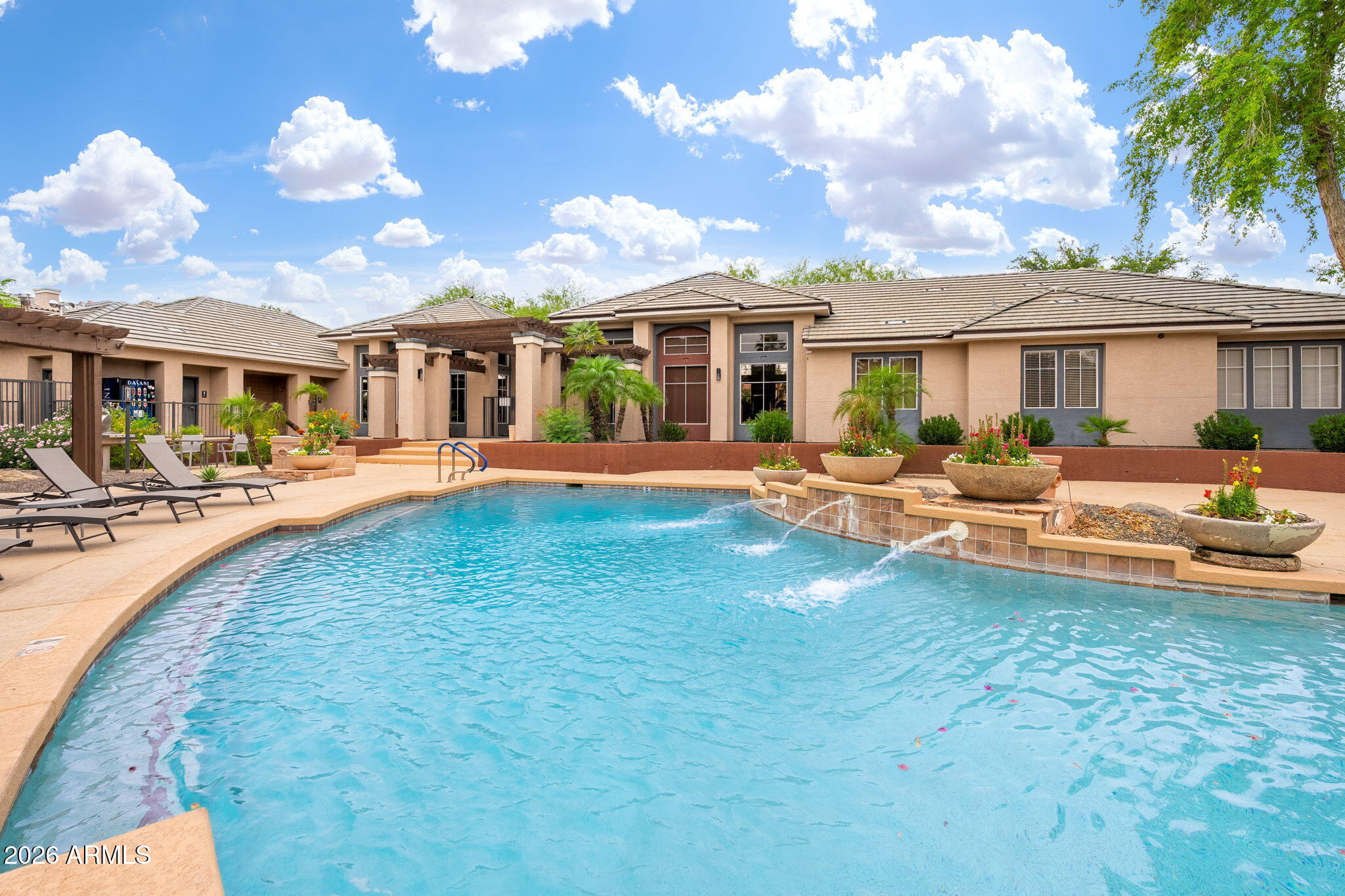 5345 E VAN BUREN Street 364