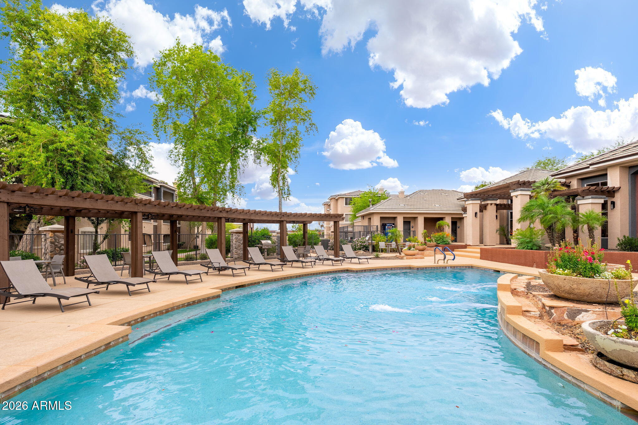 5345 E VAN BUREN Street 364