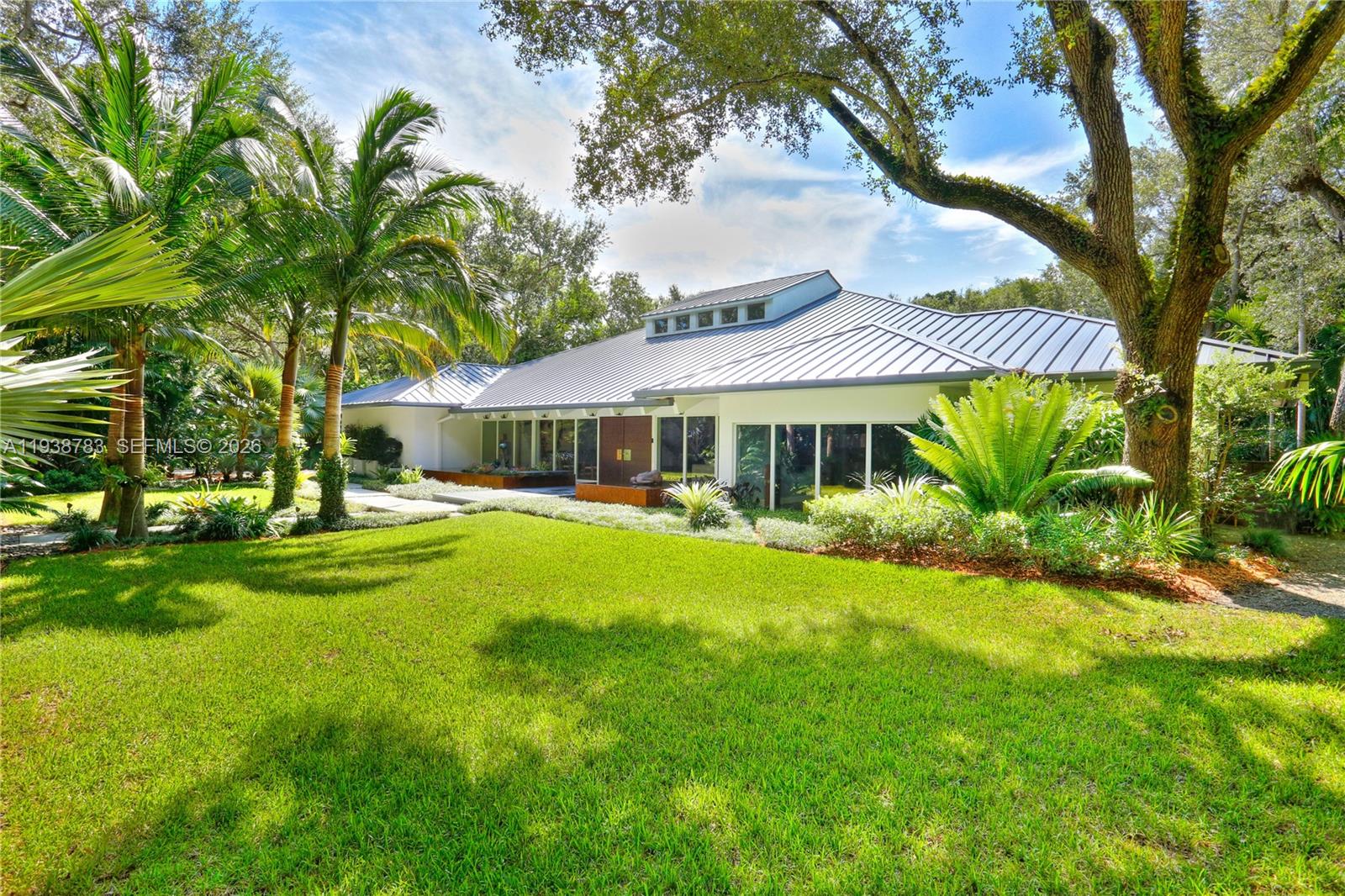 5520 Oakwood Ln