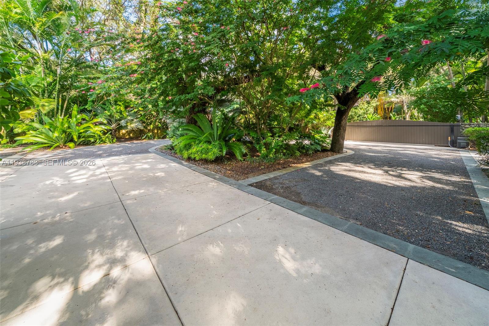 5520 Oakwood Ln