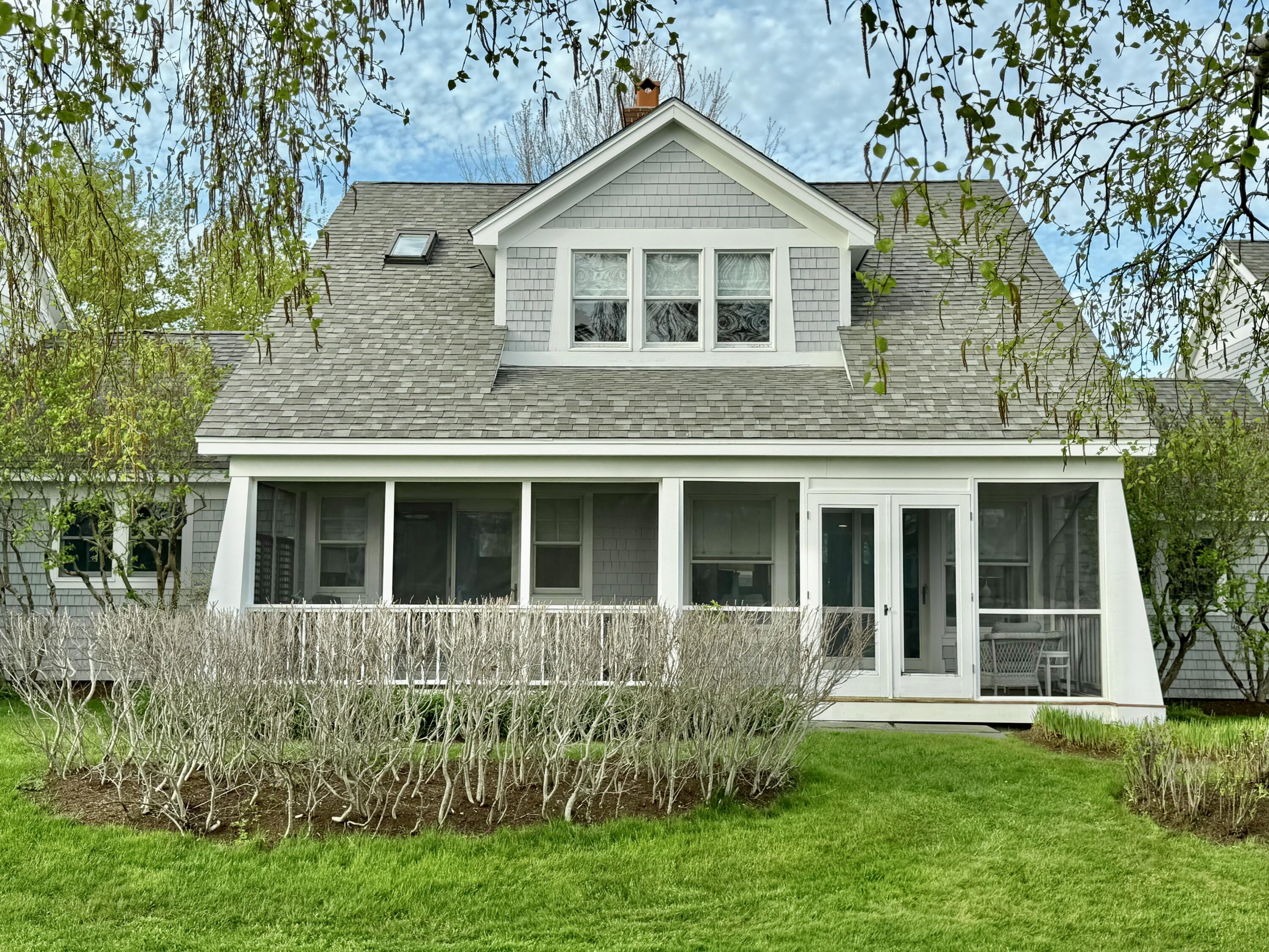 54 Village Way, 54