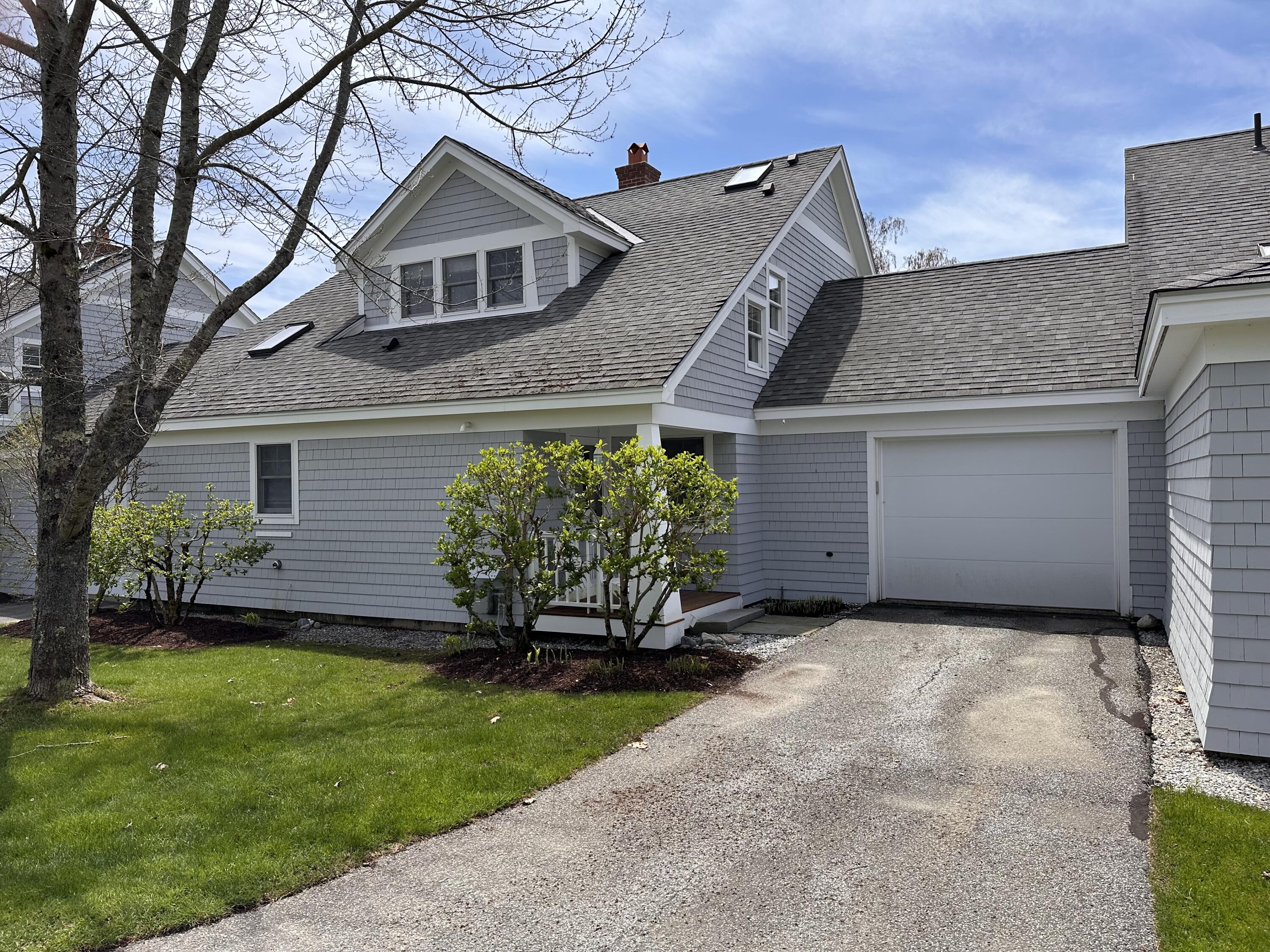 54 Village Way, 54