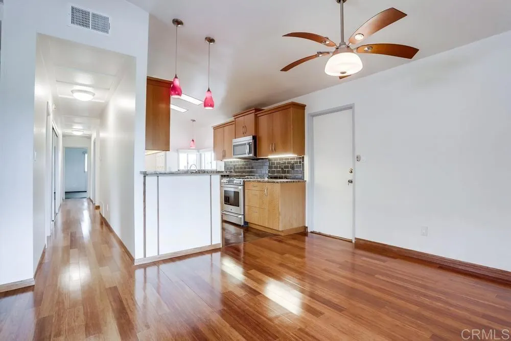 2702 Wyandotte