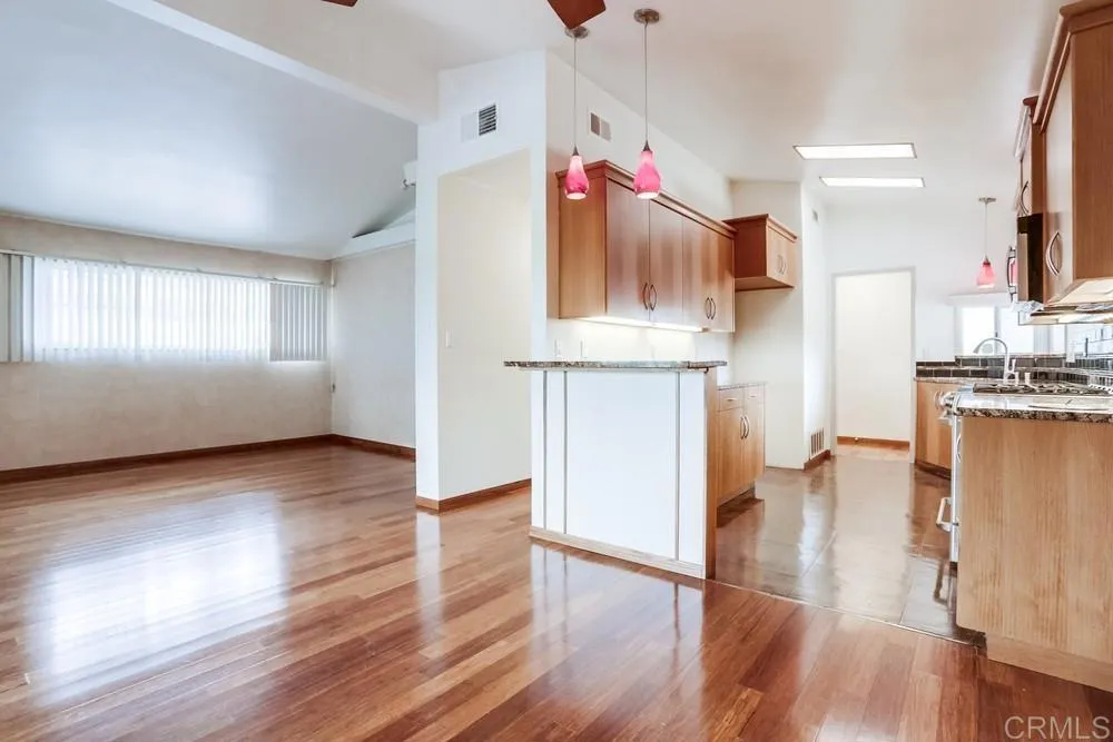 2702 Wyandotte