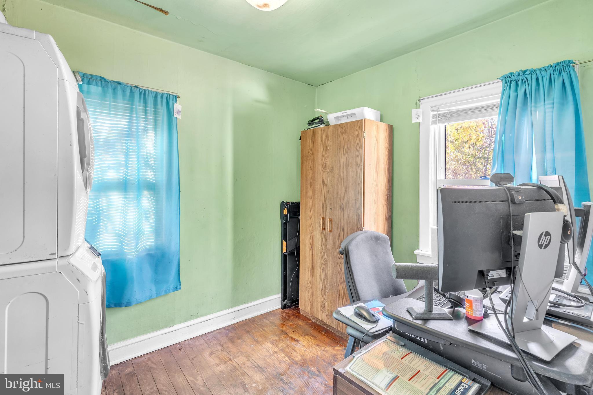 2318 S DUPONT BOULEVARD