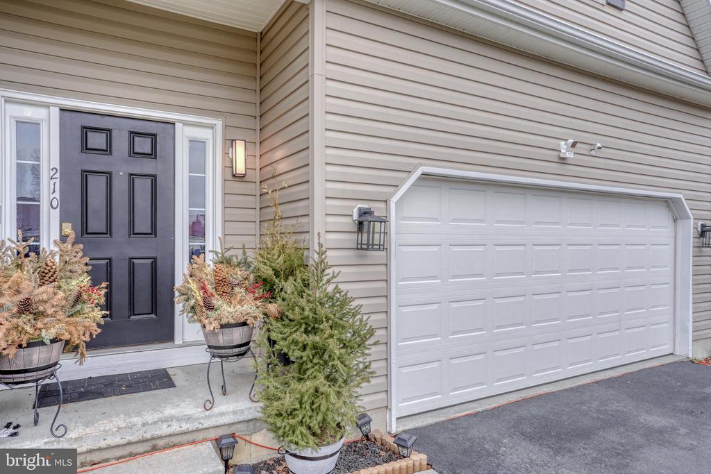 210 LAKS COURT