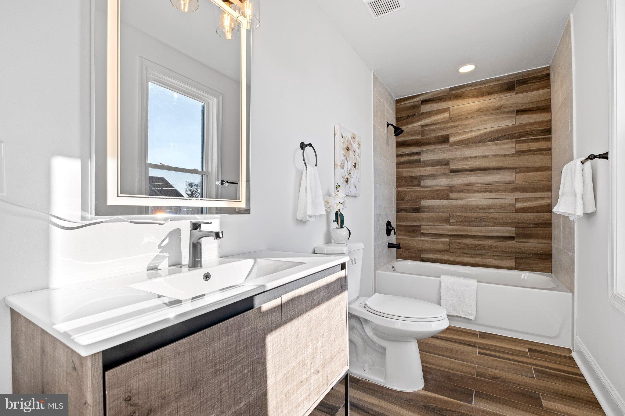 2425 W 16TH STREET