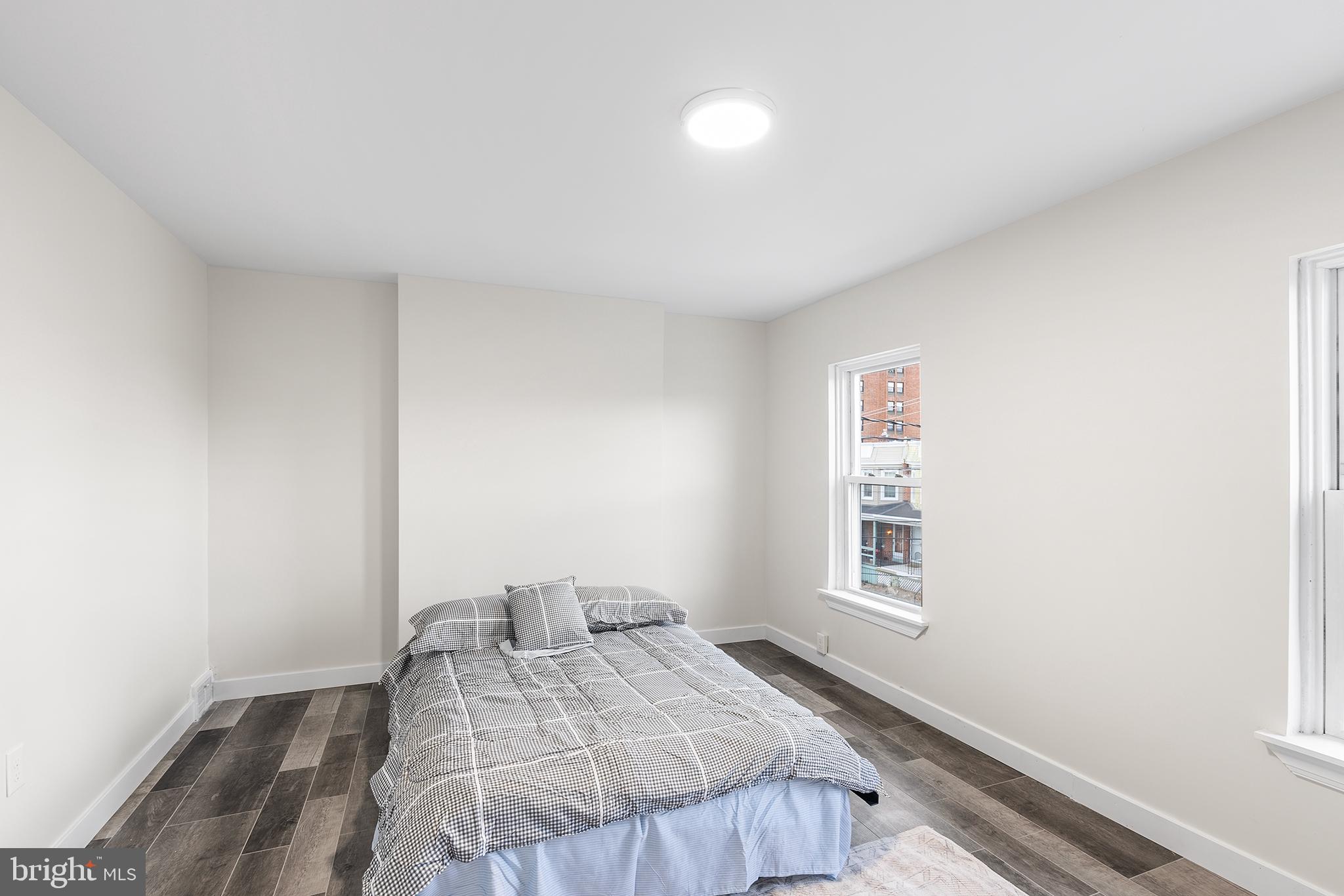 1618 W 10TH STREET