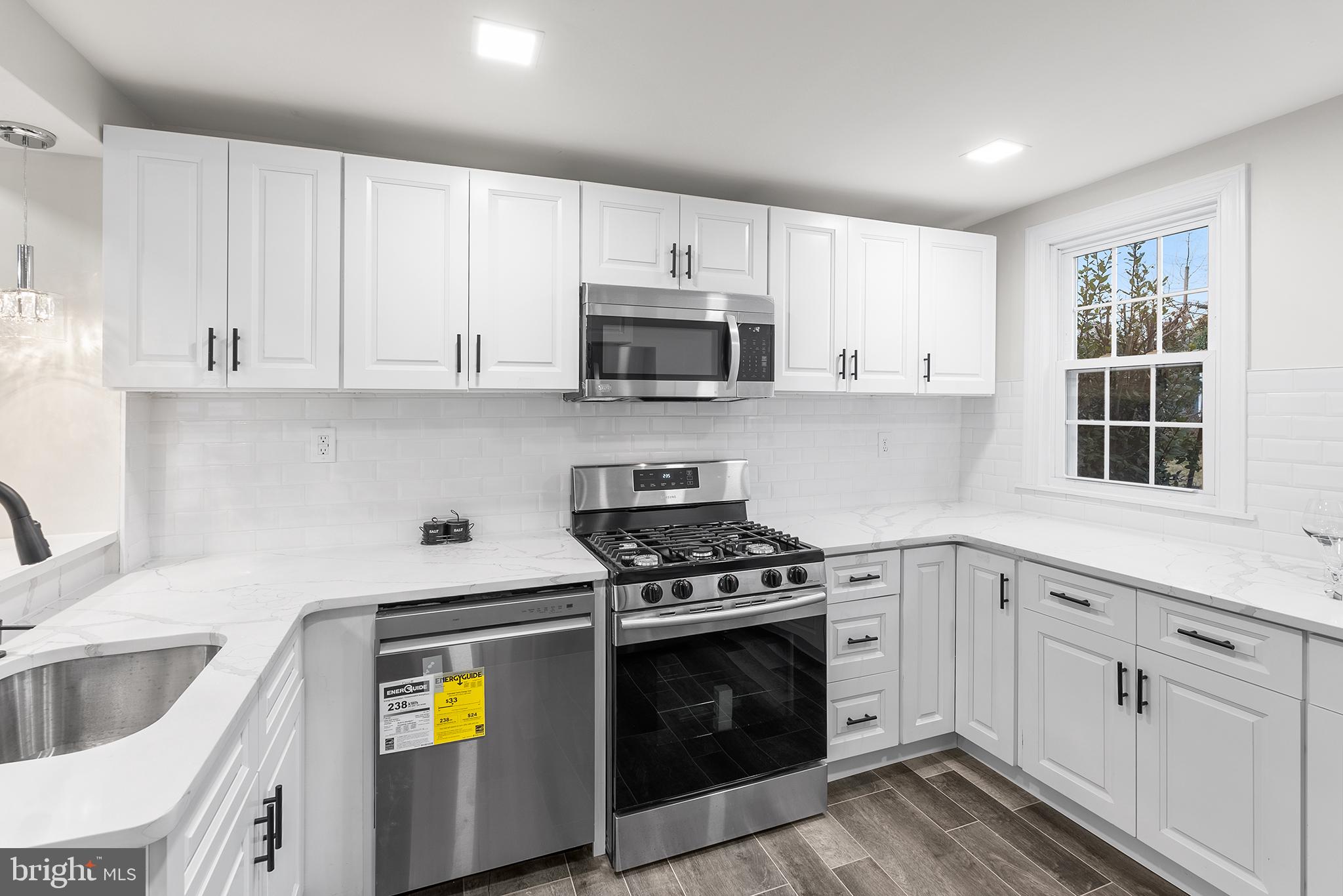 1618 W 10TH STREET