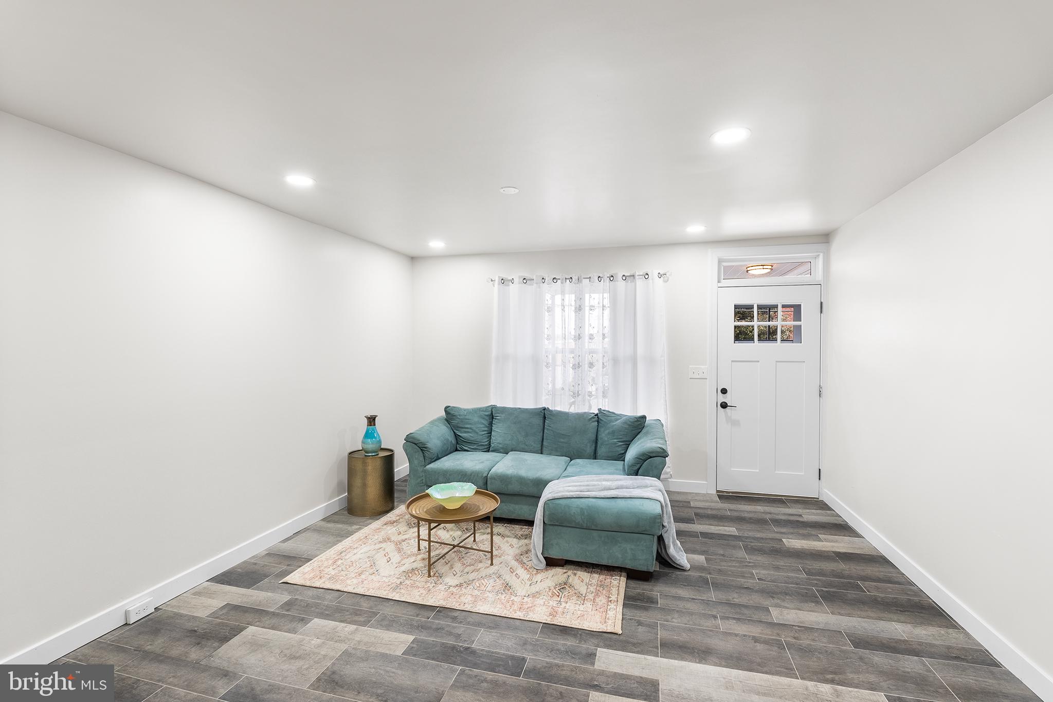 1618 W 10TH STREET