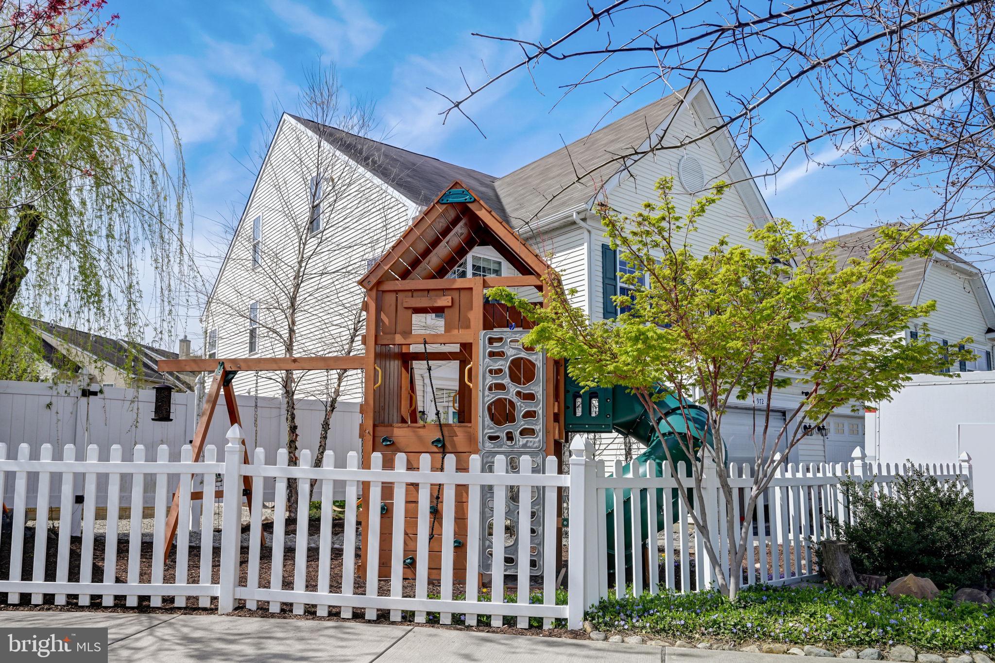 972 LANSDOWNE ROAD