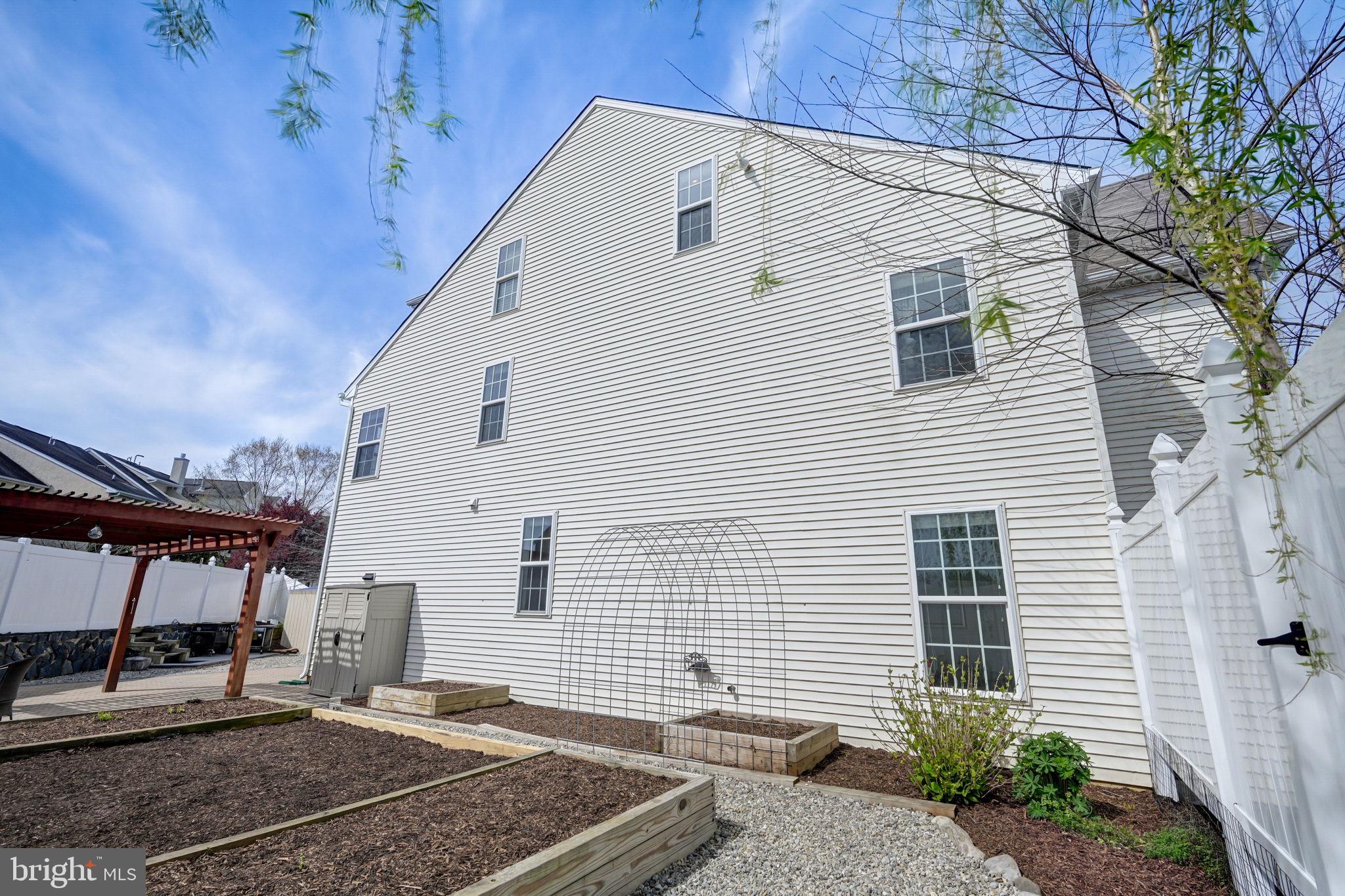 972 LANSDOWNE ROAD