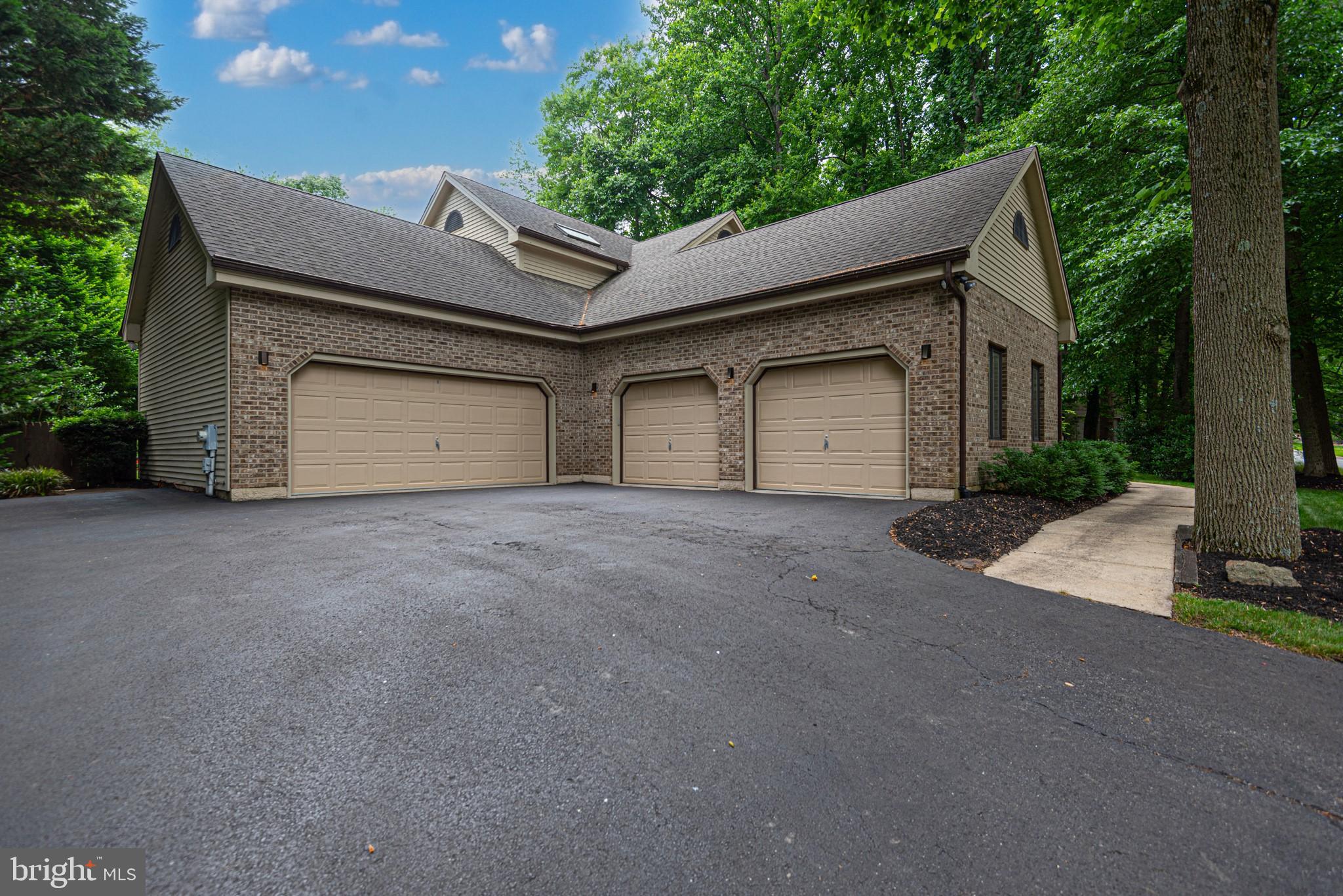 11 FOREST RIDGE