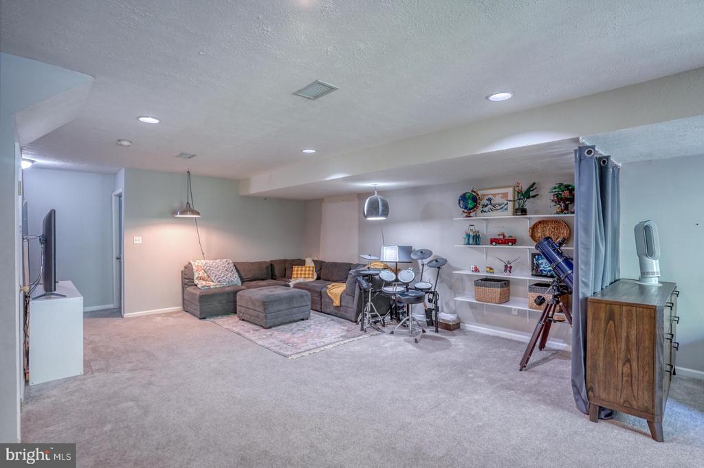 409 WOODSTOCK LANE