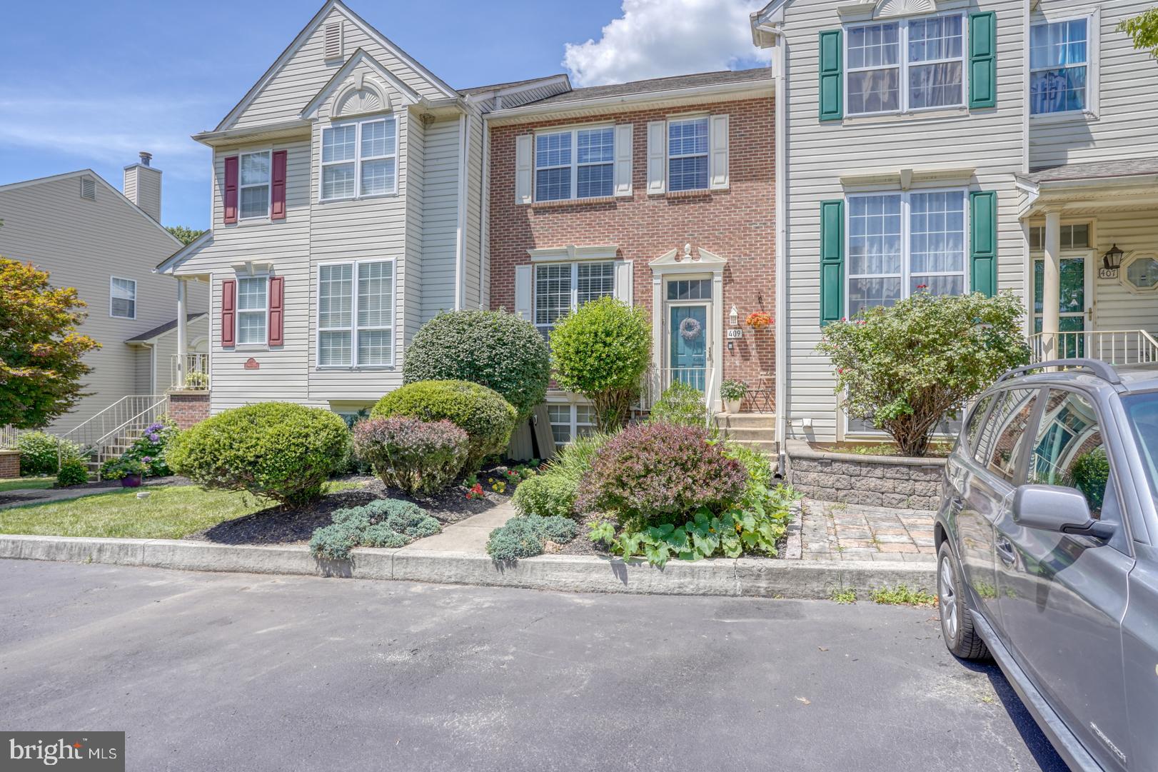 409 WOODSTOCK LANE