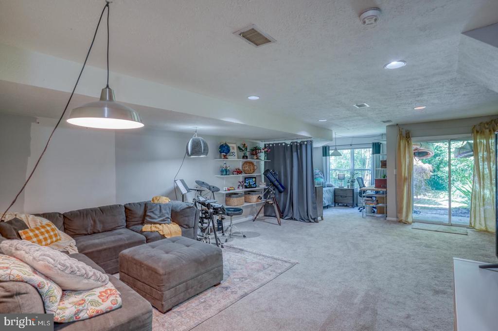 409 WOODSTOCK LANE