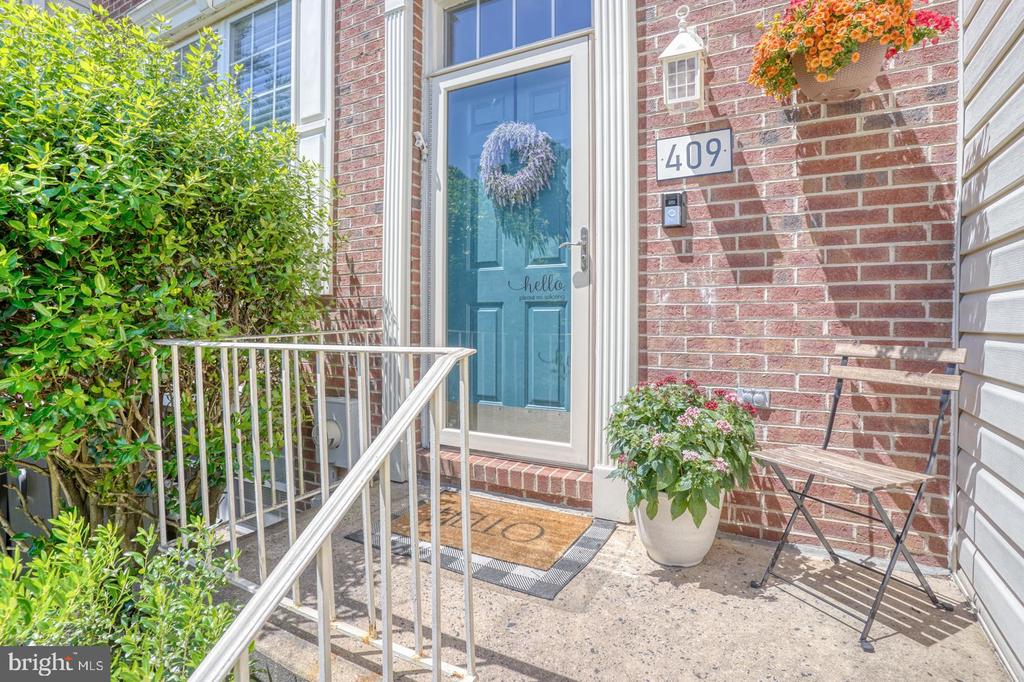 409 WOODSTOCK LANE