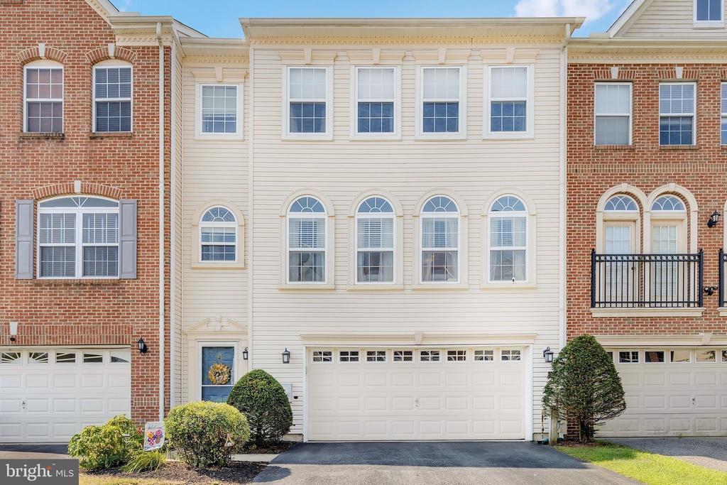 4 WISTERIA WAY