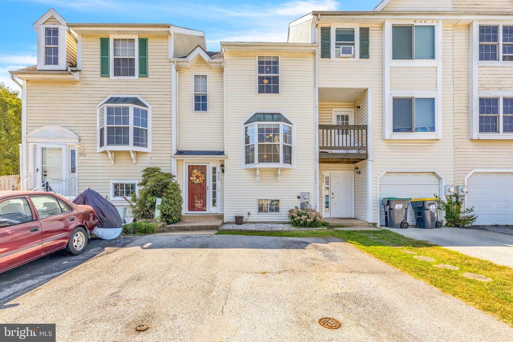 900 SABINA CIRCLE