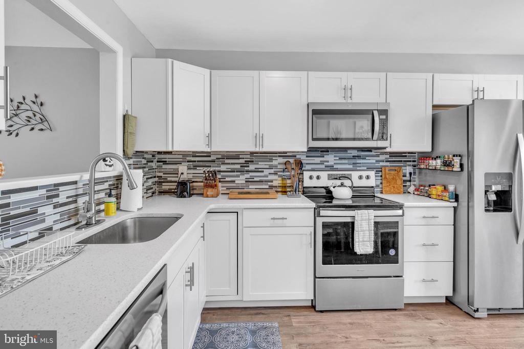 900 SABINA CIRCLE