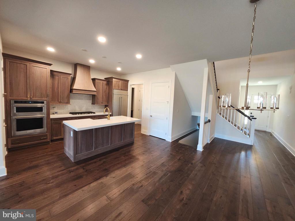 1111 INVERMERE ROAD