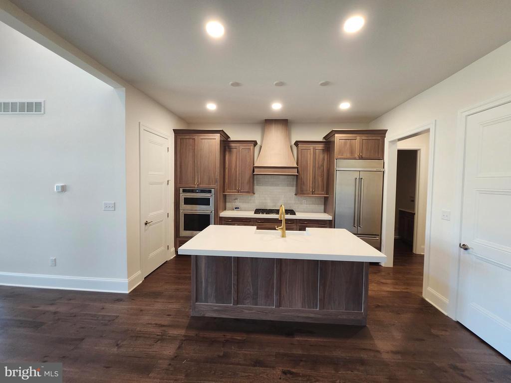 1111 INVERMERE ROAD