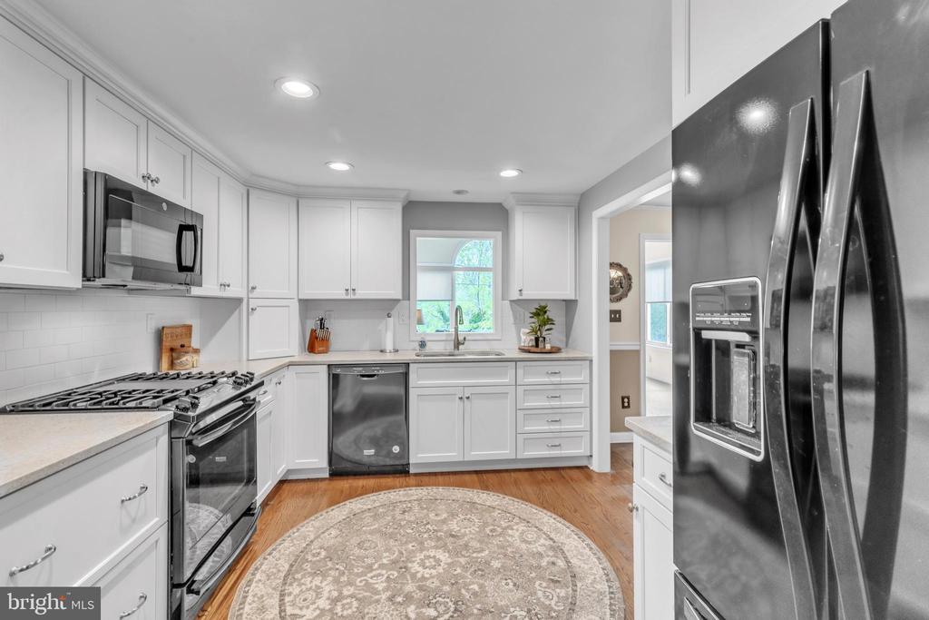 130 N DILLWYN ROAD