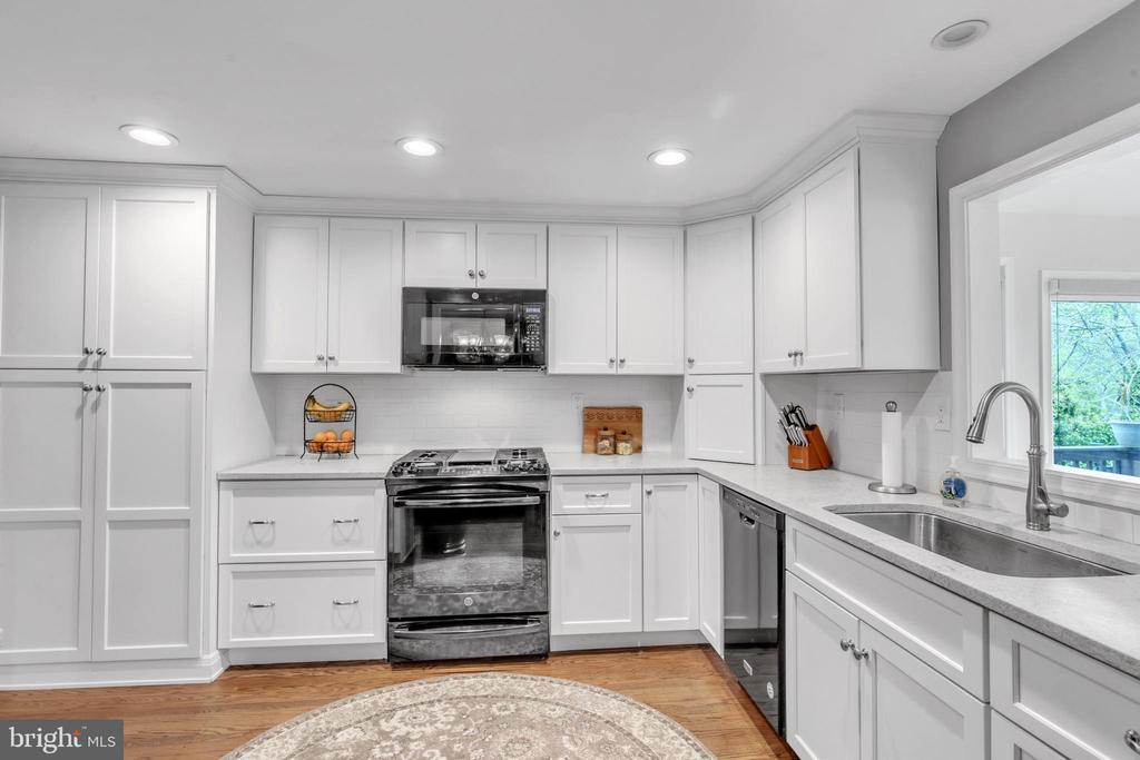 130 N DILLWYN ROAD