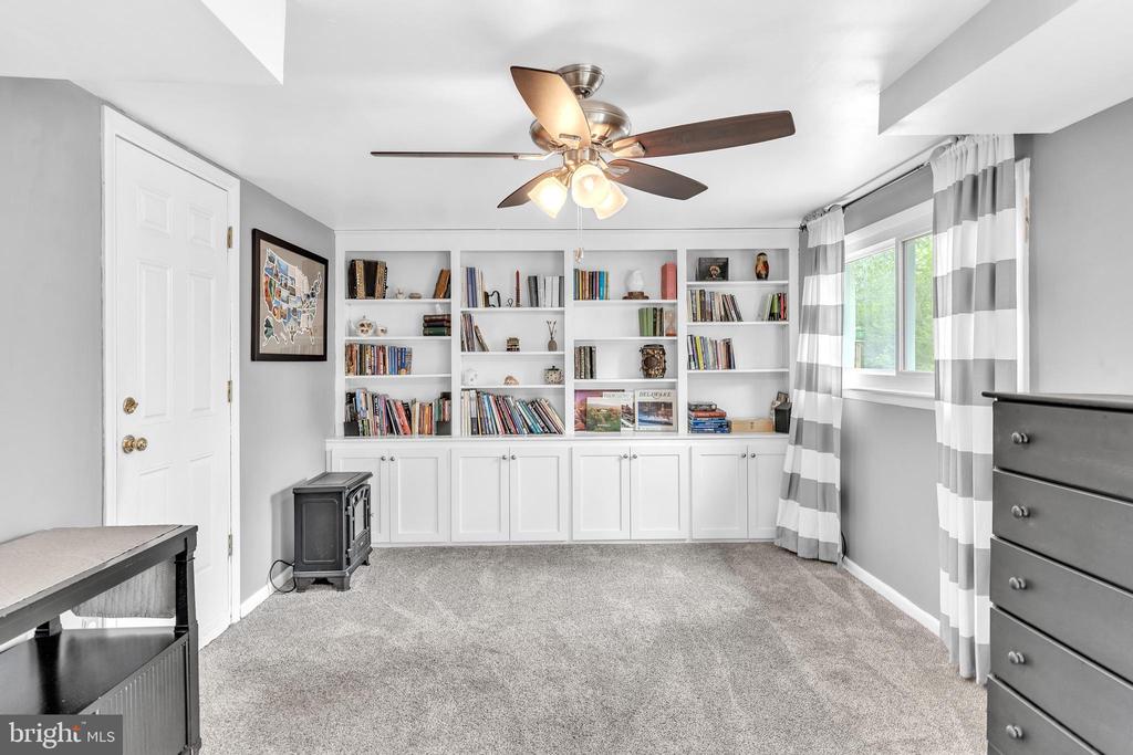 130 N DILLWYN ROAD