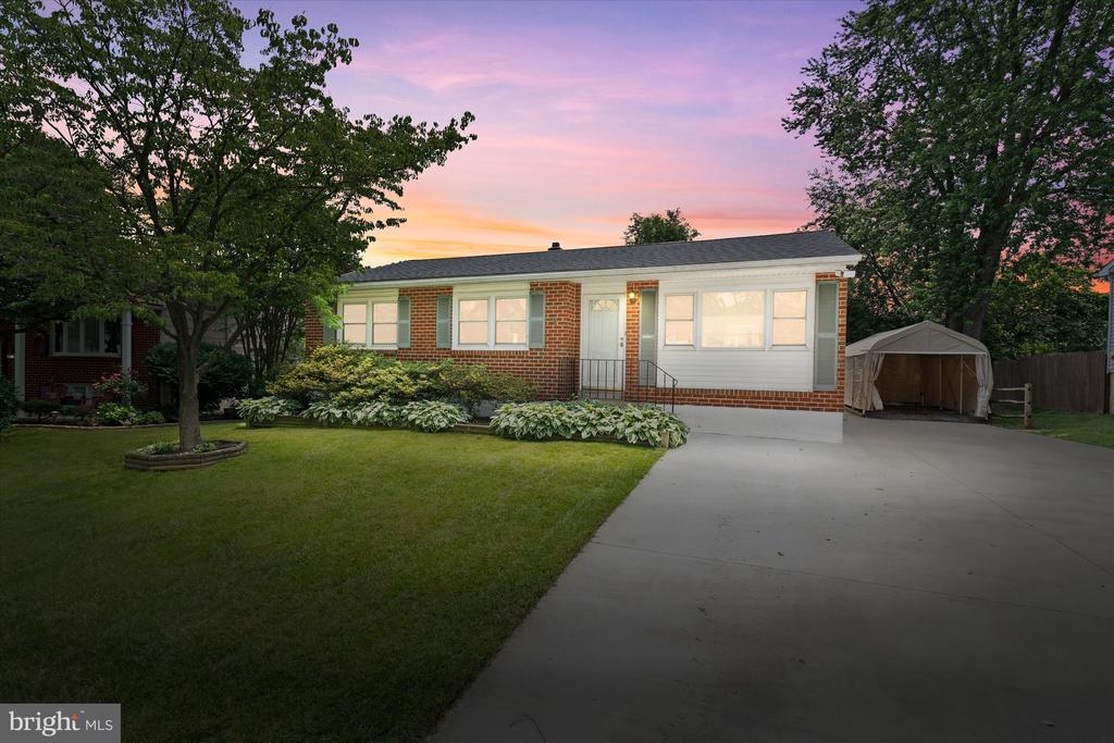 7 ERSKINE COURT