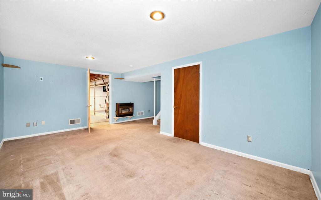 7 ERSKINE COURT