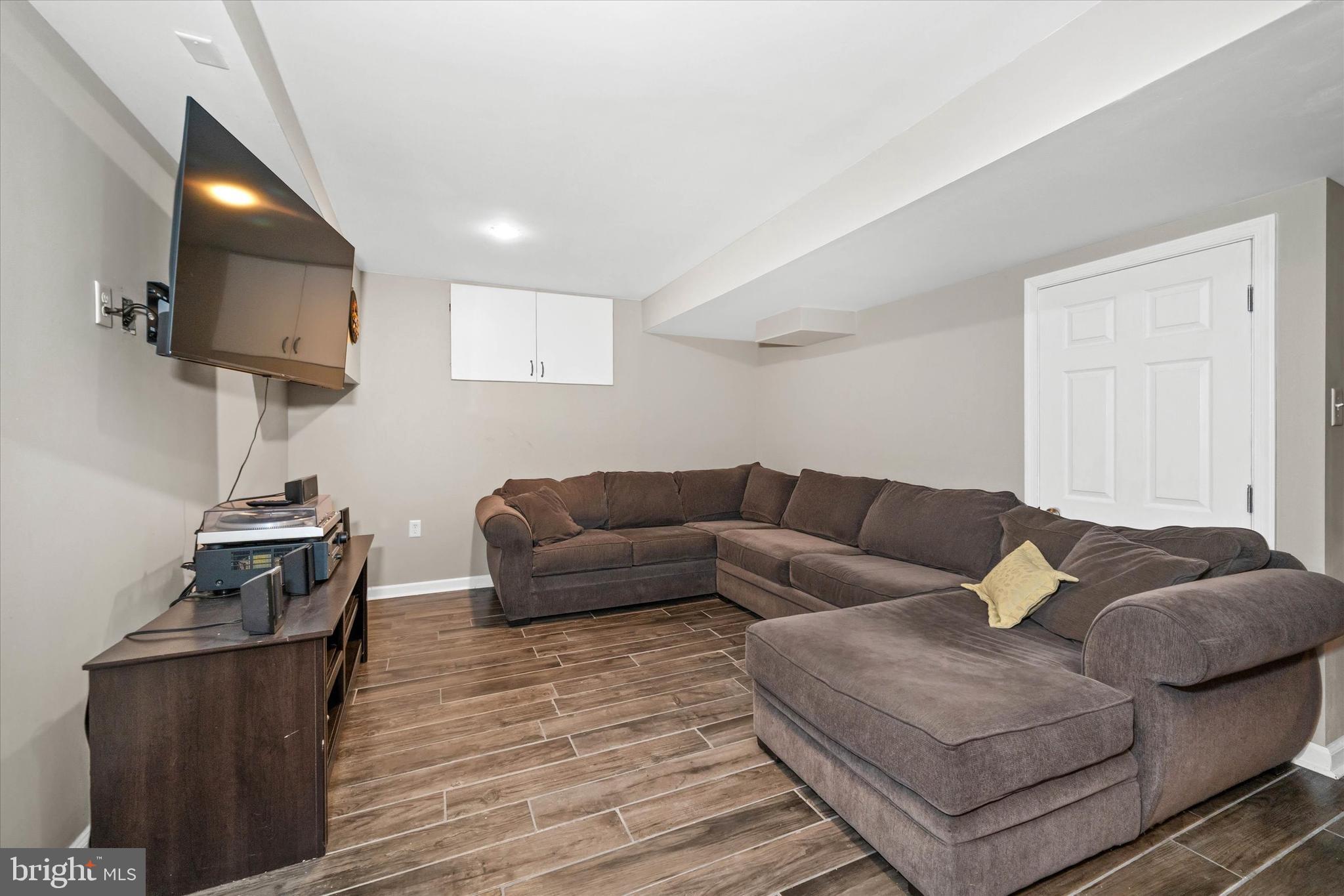 35 WINTERBURY CIRCLE
