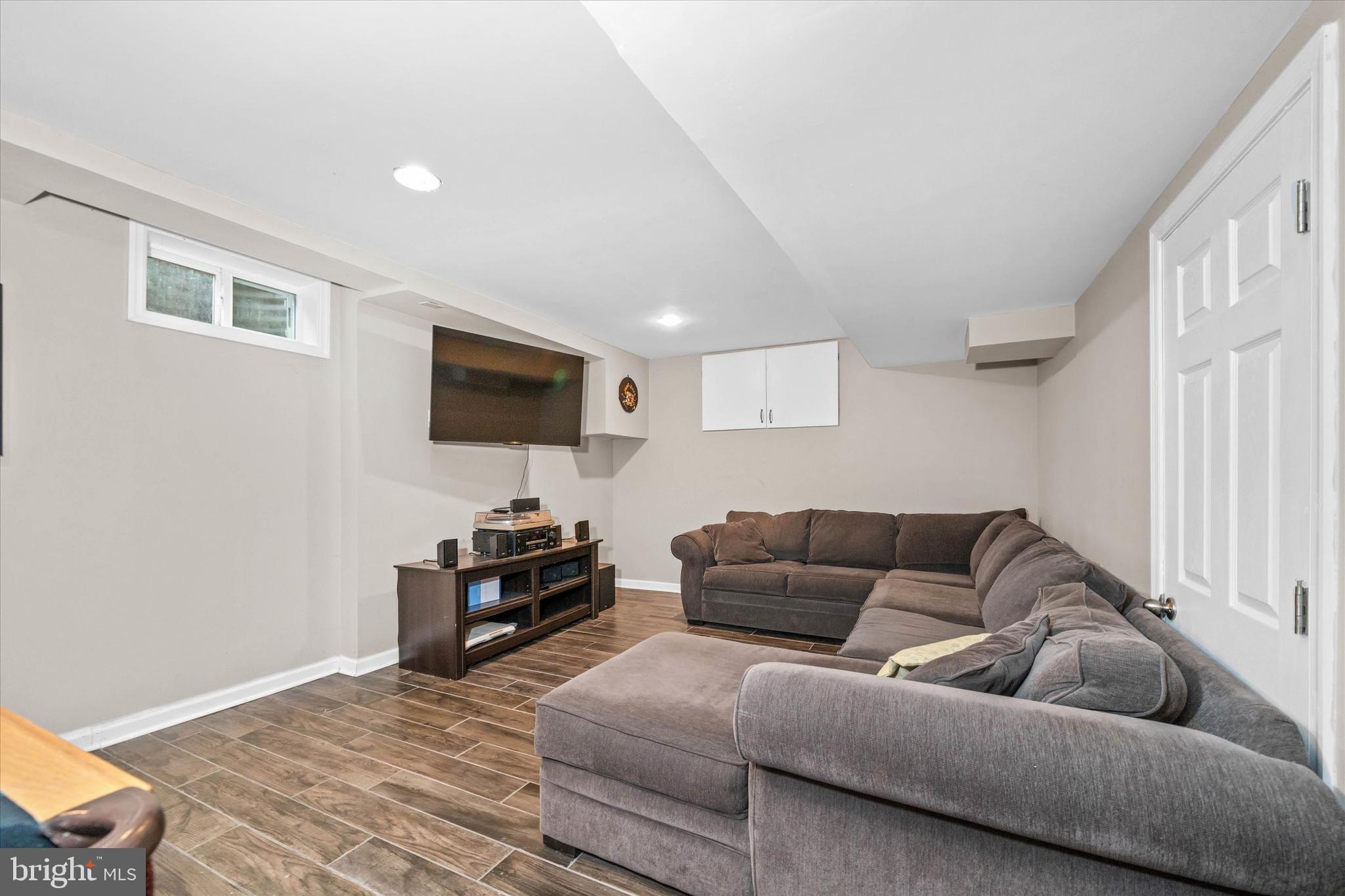 35 WINTERBURY CIRCLE