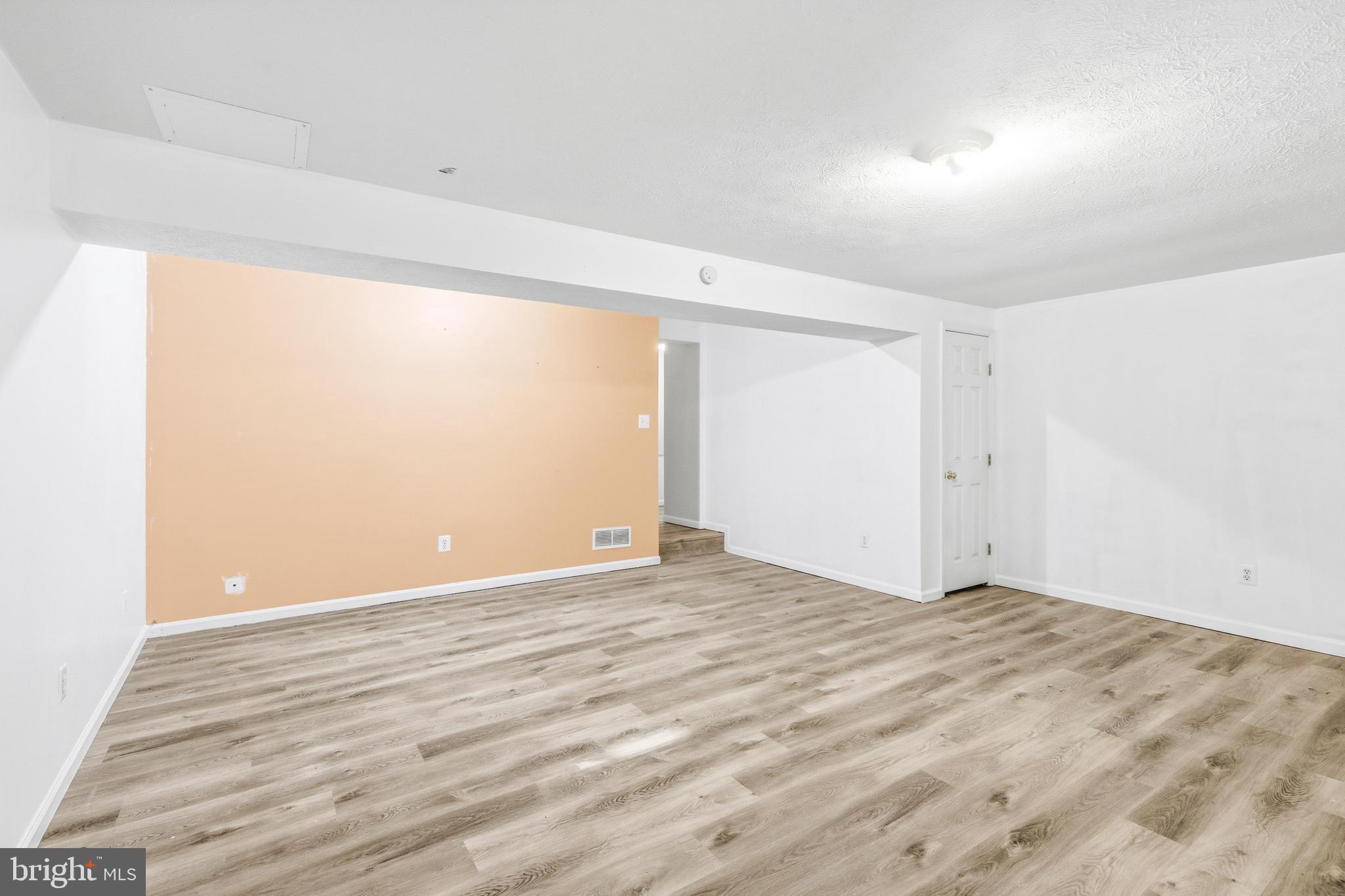 117 W SHETLAND COURT