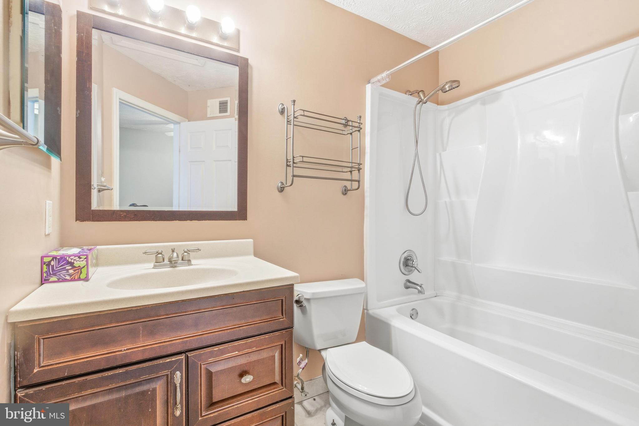 117 W SHETLAND COURT