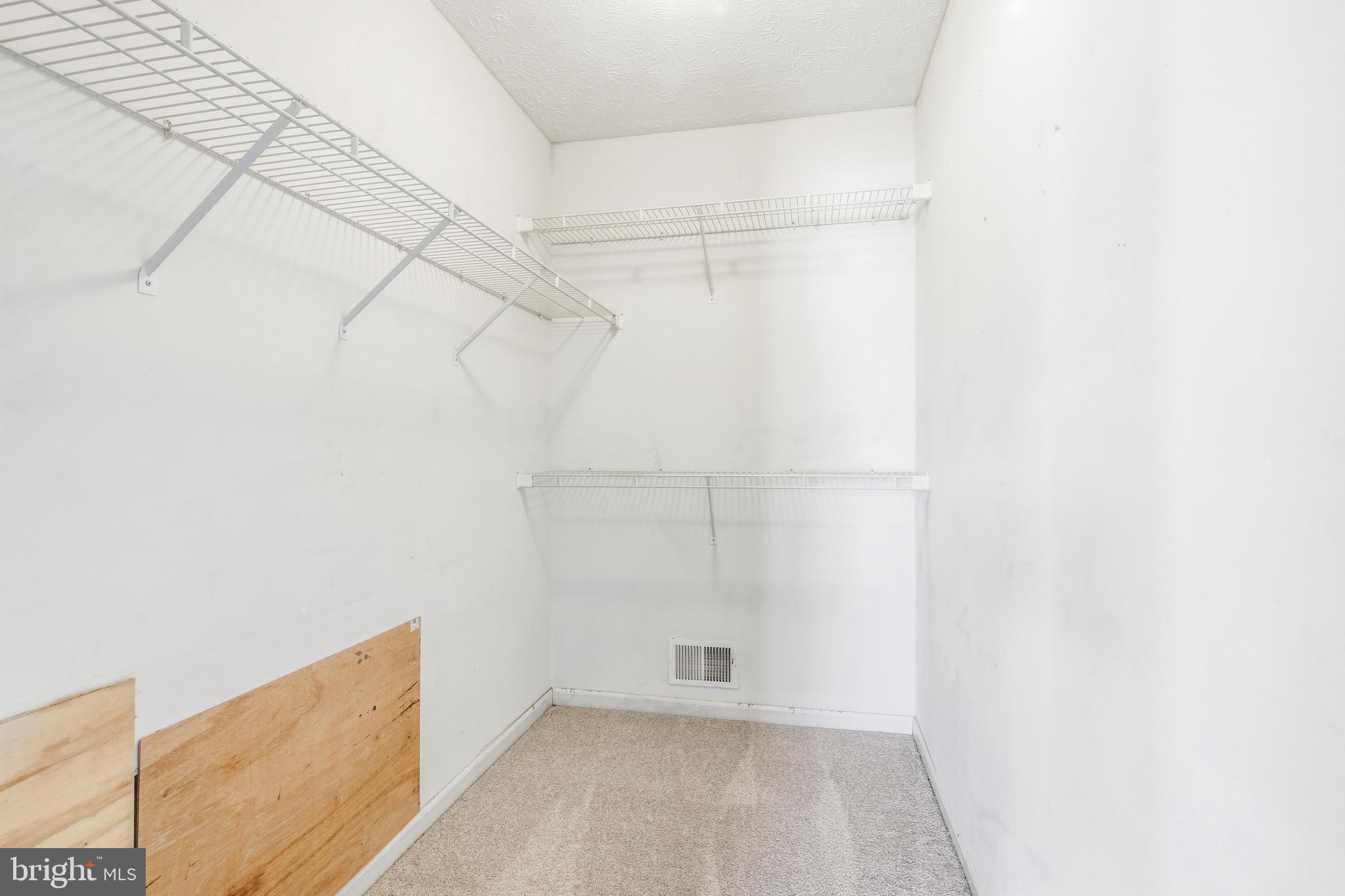 117 W SHETLAND COURT