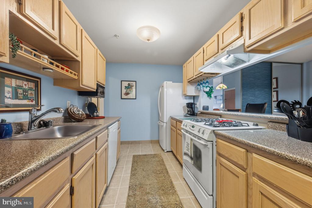 2607 WATERS EDGE DRIVE