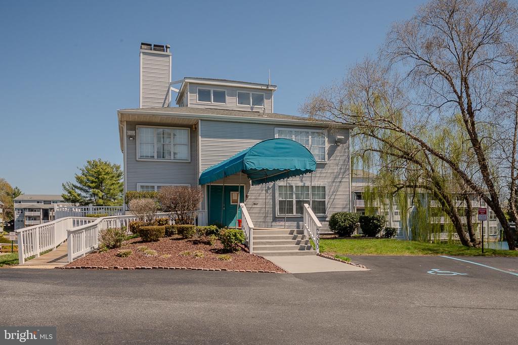 2607 WATERS EDGE DRIVE