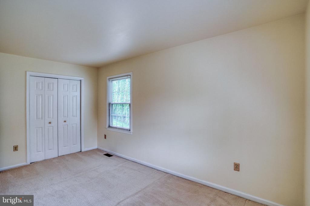 2 LILAC COURT