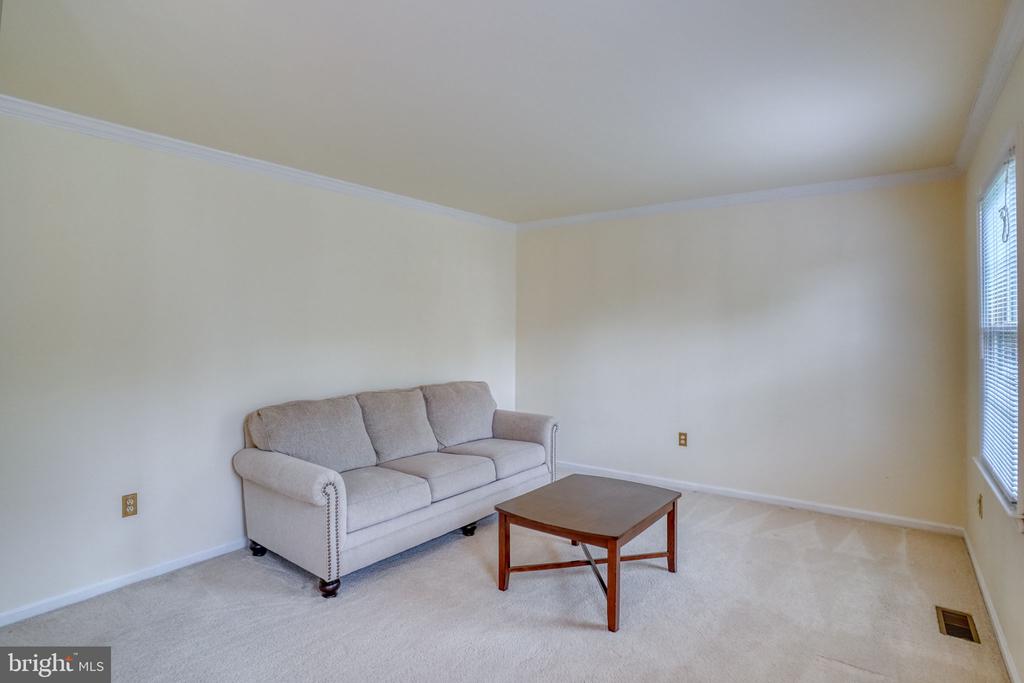 2 LILAC COURT